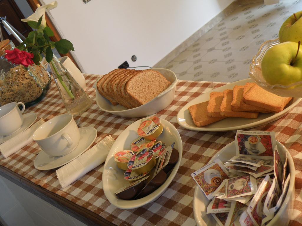 B&B Villa Mirella Casnate Con Bernate Zewnętrze zdjęcie